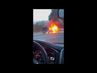 Сгорел автобус в Твери  на спуске с Восточного моста