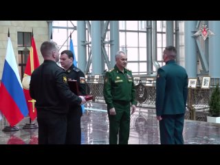 Министр обороны РФ вручил медали Золотая звезда военнослужащим участникам СВО