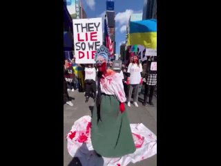 🇺🇦🇺🇸 Украинцы устроили кровавый перфоманс в Нью-Йорке после празднования Масленицы