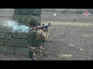 Тренировки гранатомётчиков армейского корпуса группировки войск