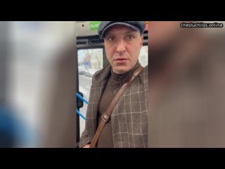 В московском автобусе мужчина начал нагло прижиматься к школьнице, не обращая внимание на присутстви