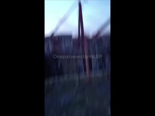 #СВО_Медиа #Военный_Осведомитель
Красивый момент прилета по ДнепроГЭС ракеты Х-101, отстреливающей в полете ловушки из системы Л