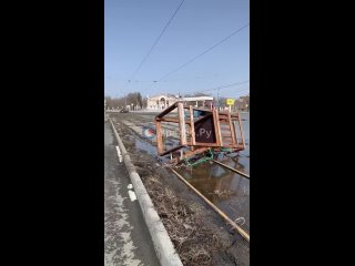 Орск. Площадь Гагарина сегодня. Вода отступает. Становятся видны разрушения