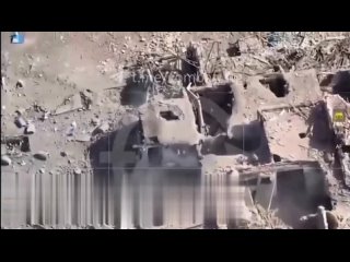 На видео показан момент удара по российским позициям с использованием GBU-39 или планирующей бомбы Jdam в Красногоровке и Иванов
