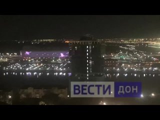 Символ скорби по погибшим в результате теракта светится на фасаде Ростов-Арены