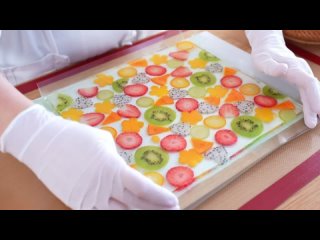 Кулинары готовят вкусное пирожное для сообщества в ВК Петергоф