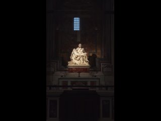 Скульптура Микеланджело Пьета была создана более 500 лет назад.