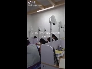 В Китае во время экзаменов над каждым школьникой висит камера, которая фиксирует любые лишние движения, не говоря уже о попытк