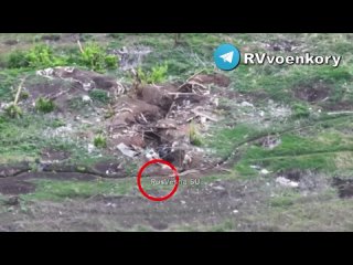 Ein russ Kämpfer schoss eine feindliche FPV-Drohne mit einem geschickten “Sackschuss“ (!) ab