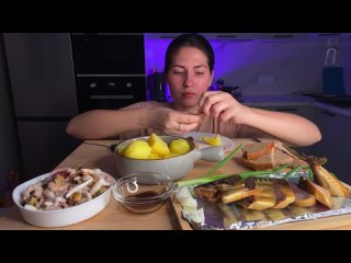 МУКБАНГ СКУМБРИЯ С КАРТОШКОЙ МОРЕПРОДУКТЫ