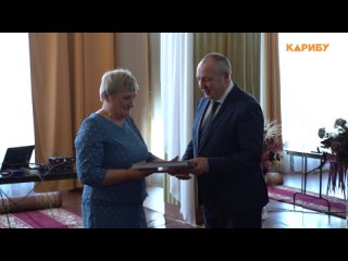 Мэр Магадана наградил организаторов выборов президента России в областном центре