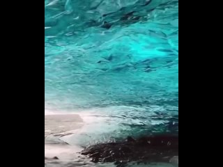 🇮🇸 Ледяные красоты 

Пещеры исландского ледника Ватнайёкюдль - уникальное место, которое может похвастаться ледниковыми пейзажам