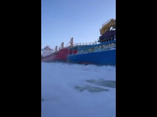 🇷🇺Un rompehielos nuclear ruso pasó a pocos metros de las unidades árticas de las Fuerzas Armadas rusas cerca de la bahía de Yeni