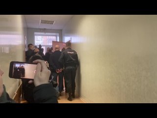 Экс-гендиректора ФК “Новосибирск“ Андрея Перлова привели в суд 2