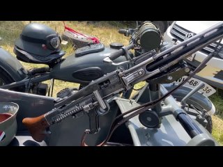 Немецкий пулемет Mg42 на мотоцикле BMW