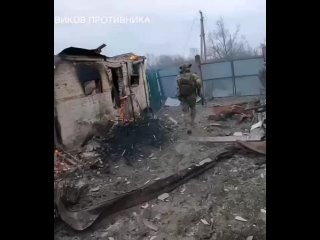 Кадры прилета FPV дрона по группе американских наемников и террористов ГУР во время неудачного рейда на территории Белгородской