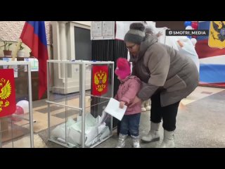 ️Девочка Даша из Геническа рассказала отрывок из стихотворения “Бородино“ после того, как ее родственница проголосовала на выбор