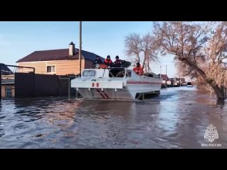 La population de Orsk dans la rgion de Orenbourg est vacue  cause d'une rupture de barrage