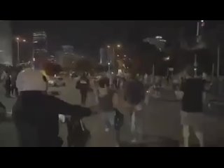 Un coche atropelló a una multitud de manifestantes en el centro de Tel Aviv