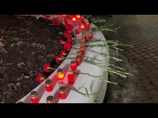Екатеринбуржцы зажгли свечи в память о каждом из погибших в теракте в «Крокусе»