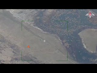 🪖 Минобороны показало эпичные кадры уничтожения вертолетов ВСУ в Харьковской области