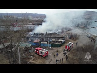 Пожар дома на проезде Серова полностью ликвидирован, погибших и пострадавших нет. Огнеборцы возвращаются в пожарно-спасательные