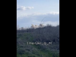 Distruzione delle posizioni dei nazionalisti ucraini da parte dei razzi del Grad MLRS in una delle direzioni dell’operazione spe