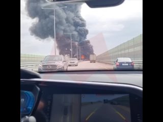 На трассе М-11 в Подмосковье горит грузовик