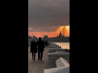 Unwirklicher Sonnenuntergang in Nischnij Nowgorod