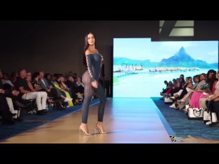 Слив видео 18+ Модный показ в Бразилии для прекрасной половины нашего человечества. стриптиз эротика девушки соло слив