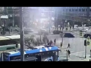 Умный трамвай сбил пешеходов