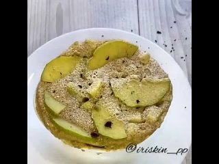 Шарлотка без муки 🍏  КБЖУ: 122/8/5.2/15