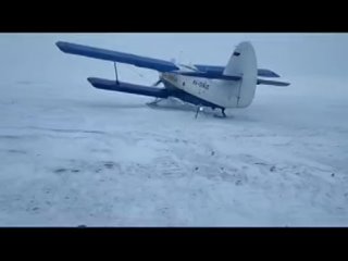 Экстремальная посадка Ан-2 на Ямале при сильном боковом ветре