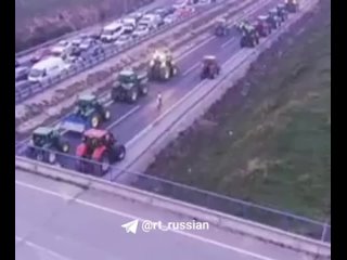 Фермеры перекрыли десятки дорог по всей Испании