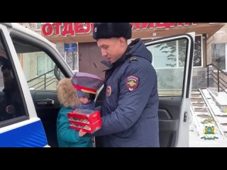 В Сургуте полицейские исполнили мечту мальчика в его день рождения 🙏🏻