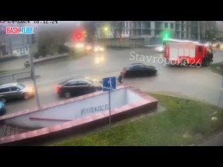 🇷🇺 Момент ДТП с экскурсионным автобусом с детьми из Краснодарского края, попал на камеры наблюдения