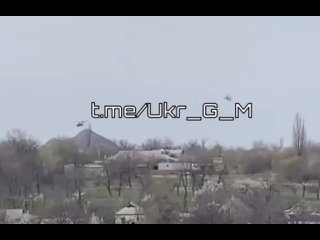 🇷🇺🐊🚁Кадры работы многоцелевых ударных вертолетов Ка-52 и Ми-28 ВКС России неуправляемыми ракетами с кабрирования по позициям укр