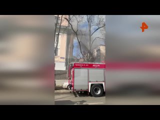 Дымом окутало крышу университета имени Баумана в Москве
