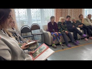 Связь поколений.Волонтёры читают рассказы о войне постояльцам дома-интерната для престарелых и инвалидов