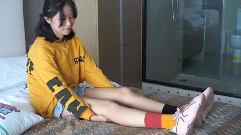 Asian Feet Girl