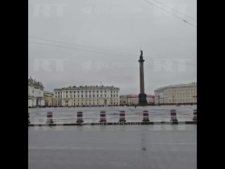 Российский флаг приспущен над Эрмитажем в Петербурге в знак траура по жертвам теракта в «Крокусе».