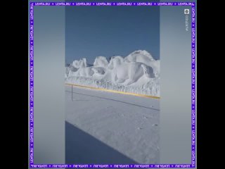 Россиянин вырезал из снега табун из 12 лошадей.  Умелец из Якутии создал своими руками скульптуру высотой 3,5 метра, а... (видео)