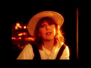 Mike Oldfield ft. Maggie Reilly - Moonlight Shadow (Official Music Video) 1983 .