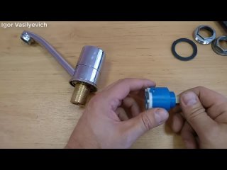 [Igor Vasilyevich] Пошаговый ремонт флажкового однорычажного смесителя.  Течёт из под излива или из под рычажка.