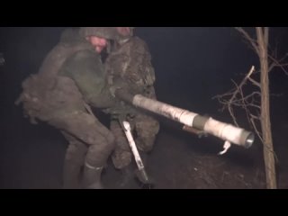 Расчет противотанкового гранатомета СПГ-9 отряда Рысь Добровольческого корпуса и днем и ночью работают по укронацистам. Выполн