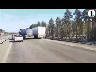 В Челябинской области на дороге М-5 произошла массовая авария. Из-за столкновения четырех автомобилей на 1794 километре трассы о