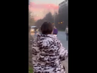 🔹Жуткое ДТП в Мытищах: там иномарка загорелась после столкновения с припаркованной фурой.
