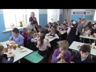 Депутаты  Законодательного собрания проводят проверку горячего питания в образовательных учреждениях Владимирской области.