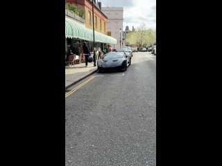 😎Вау, посмотрите на этот черный Lamborghini!