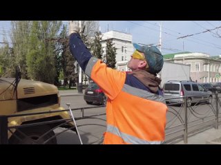 ️Чистым в городе должно быть всё, и опоры контактной сети тоже! Бригады муниципального предприятия «Тамбовгортранс» активно вклю